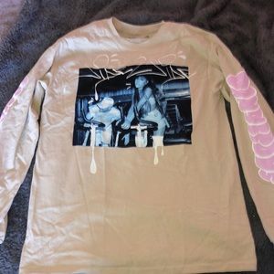 DANGEROUS WOMAN x Urban Outfiters long sleeve